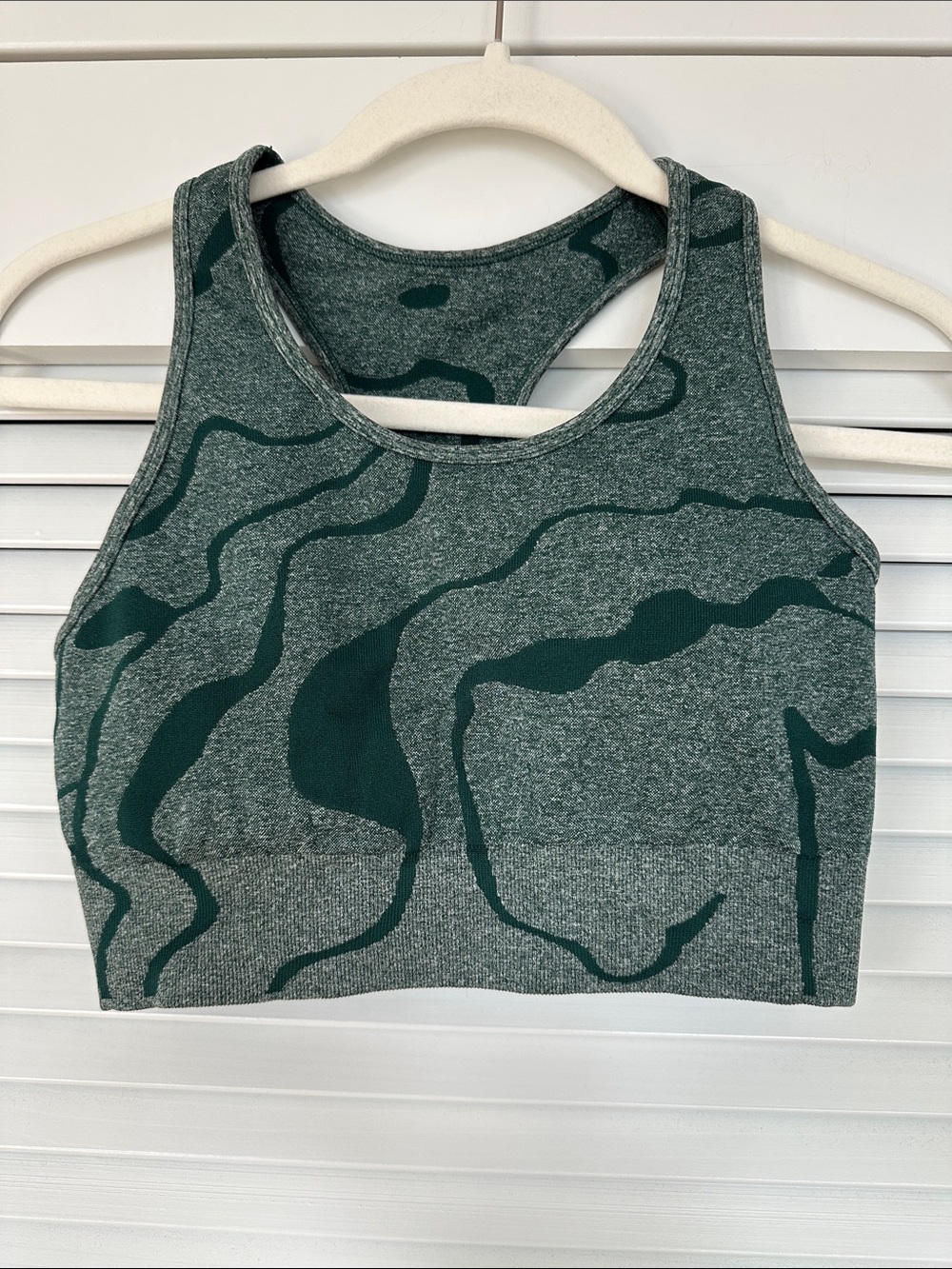 GXIN Seamless 2-Piece Sports Bra Biker Shorts Matching Set Green Camo Size M - Picture 2 of 5
